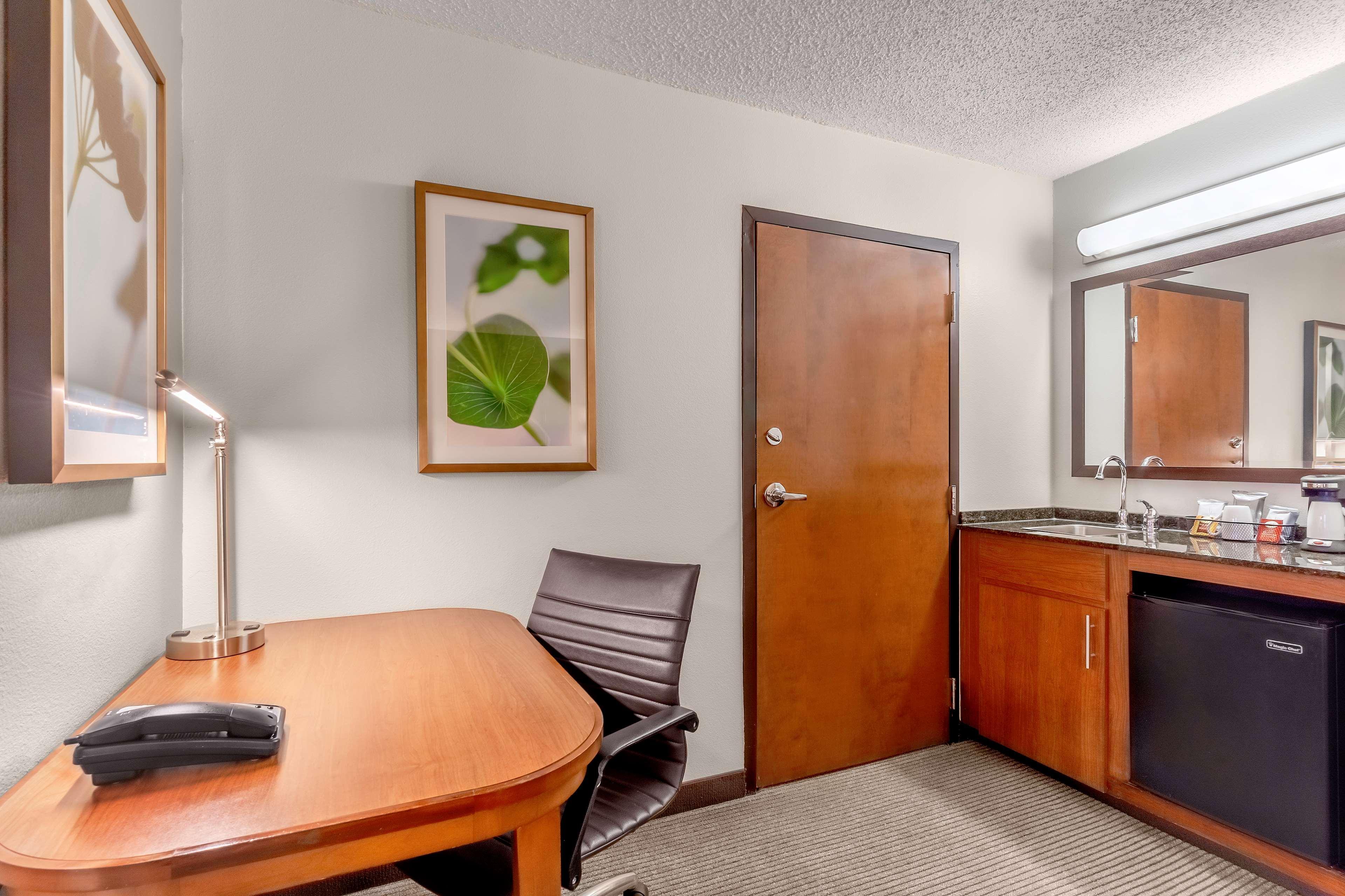 Hyatt Place Charlotte Airport Billy Graham Parkway Bagian luar foto